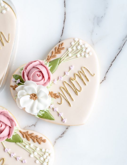 “MOM” Heart Cookie