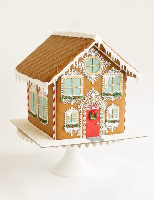 Traditional Christmas Gingerbread House
